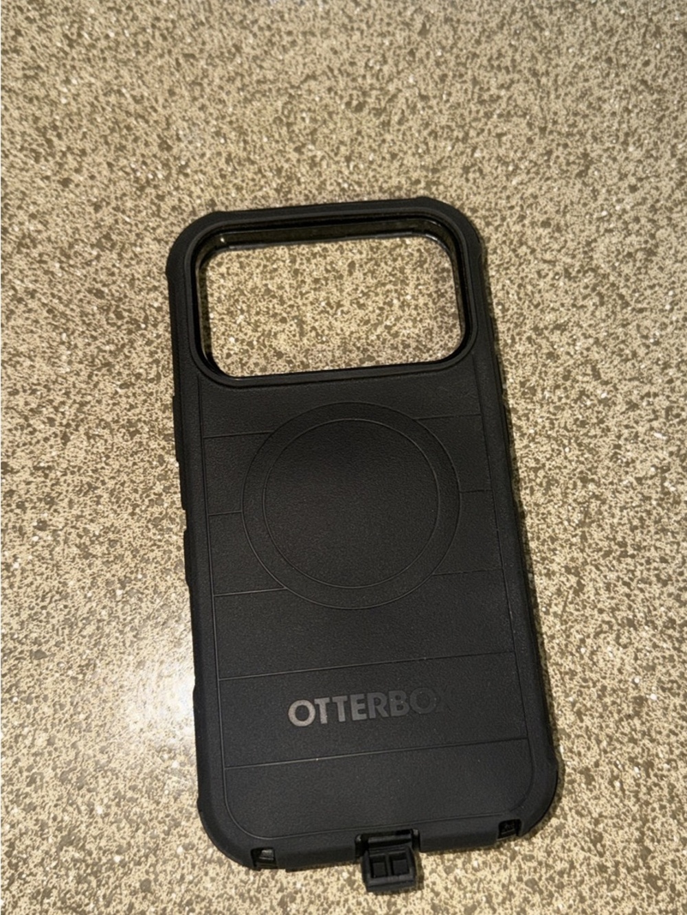 OtterBox Black Protective MagSafe-Compatible Phone Case (iphone 17 pro max)